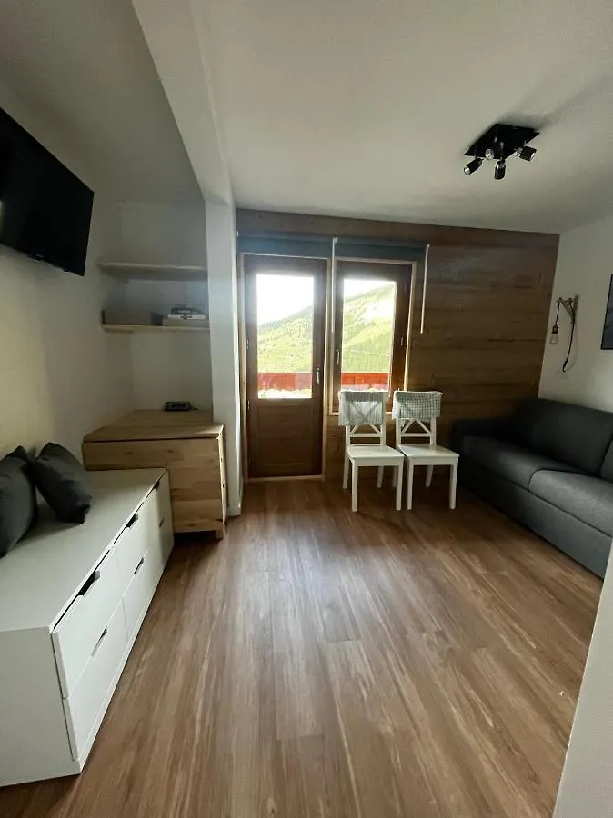 Mont Vallon Lodge: Ski-in/Ski-out Comfort near Méribel Center 0*, Meribel
