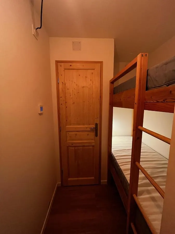 Apartment Mont Vallon Lodge: Ski-in/Ski-out Comfort near Méribel Center