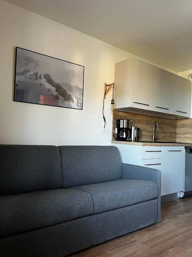 Mont Vallon Lodge: Ski-in/Ski-out Comfort near Méribel Center 0*, Meribel