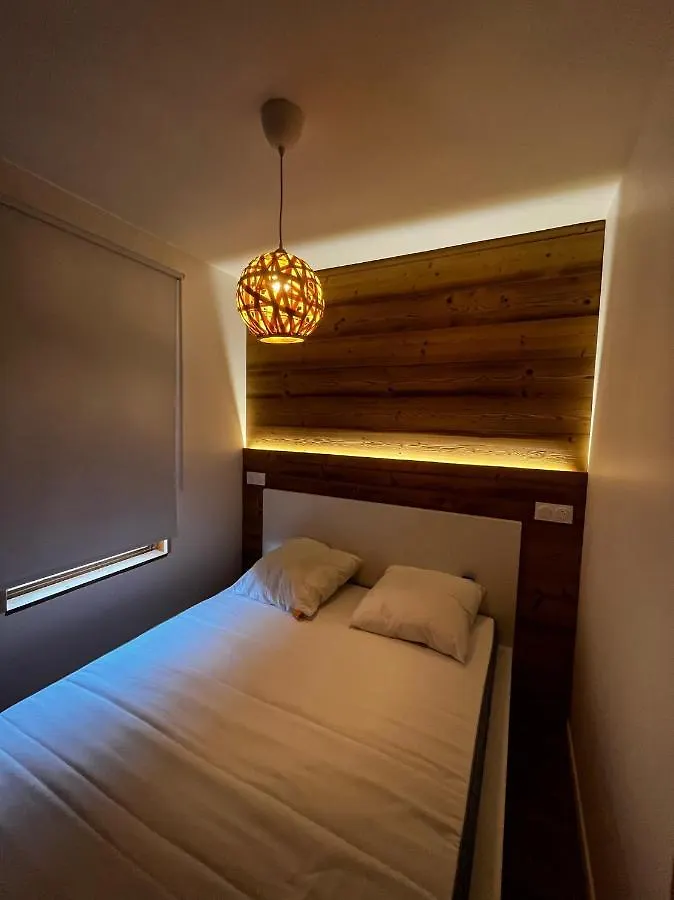 Mont Vallon Lodge: Ski-in/Ski-out Comfort near Méribel Center