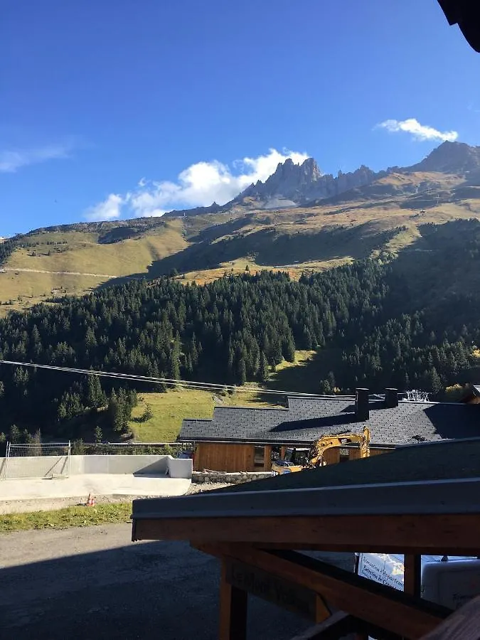 Apartment Mont Vallon Lodge: Ski-in/Ski-out Comfort near Méribel Center France