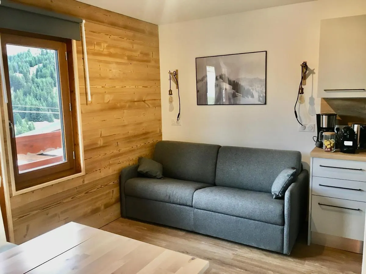 Mont Vallon Lodge: Ski-in/Ski-out Comfort near Méribel Center