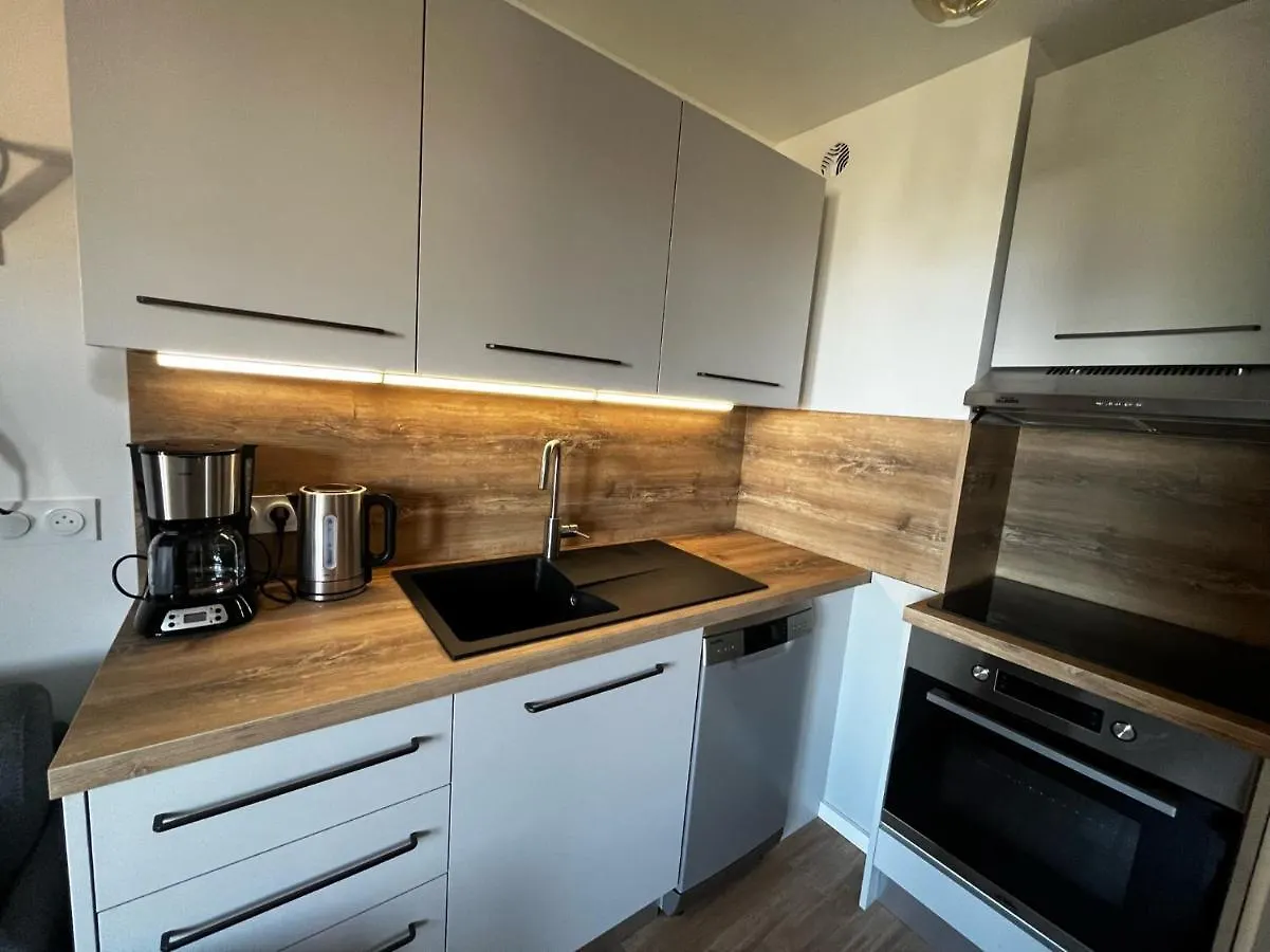 Mont Vallon Lodge: Ski-in/Ski-out Comfort near Méribel Center Apartment