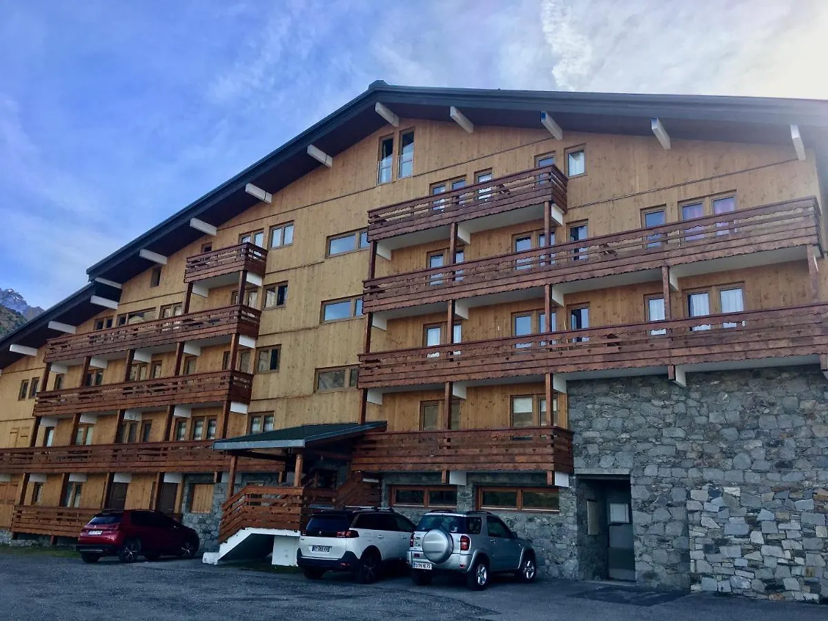 Apartment Mont Vallon Lodge: Ski-in/Ski-out Comfort near Méribel Center