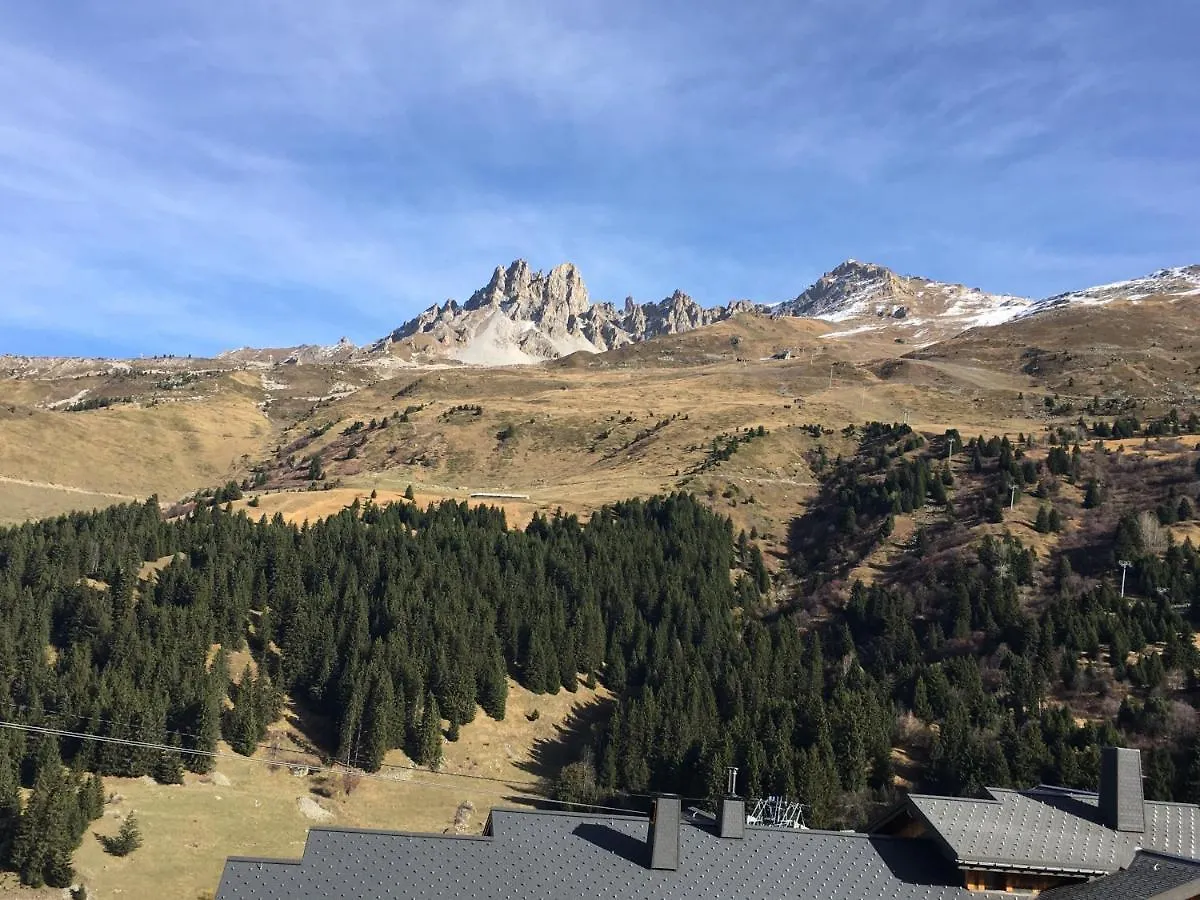 Mont Vallon Lodge: Ski-in/Ski-out Comfort near Méribel Center 0*, Meribel
