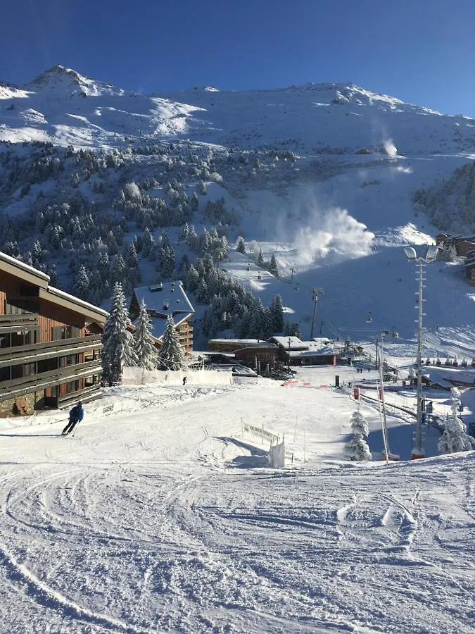 Apartment Mont Vallon Lodge: Ski-in/Ski-out Comfort near Méribel Center