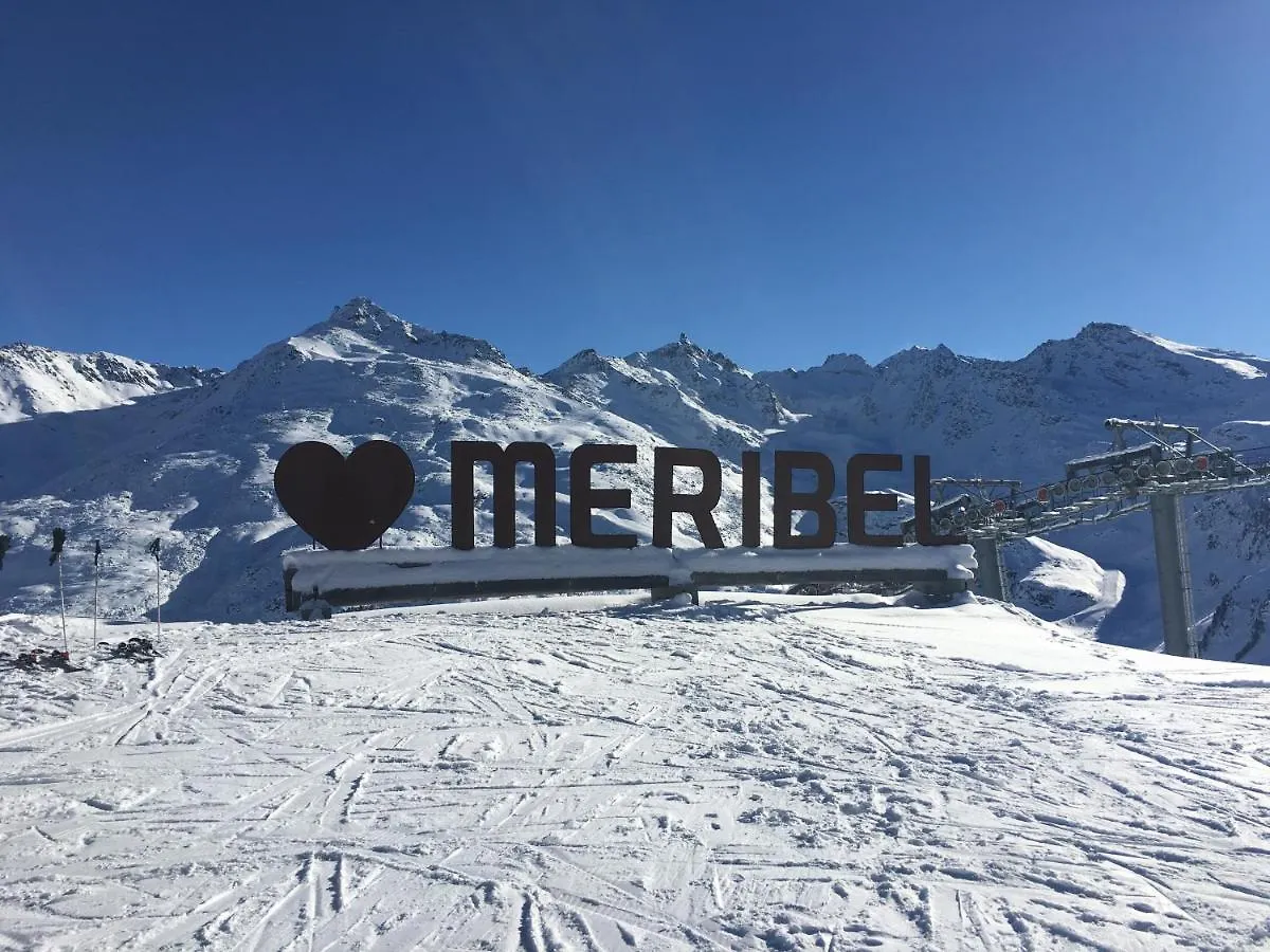 Apartment Mont Vallon Lodge: Ski-in/Ski-out Comfort near Méribel Center