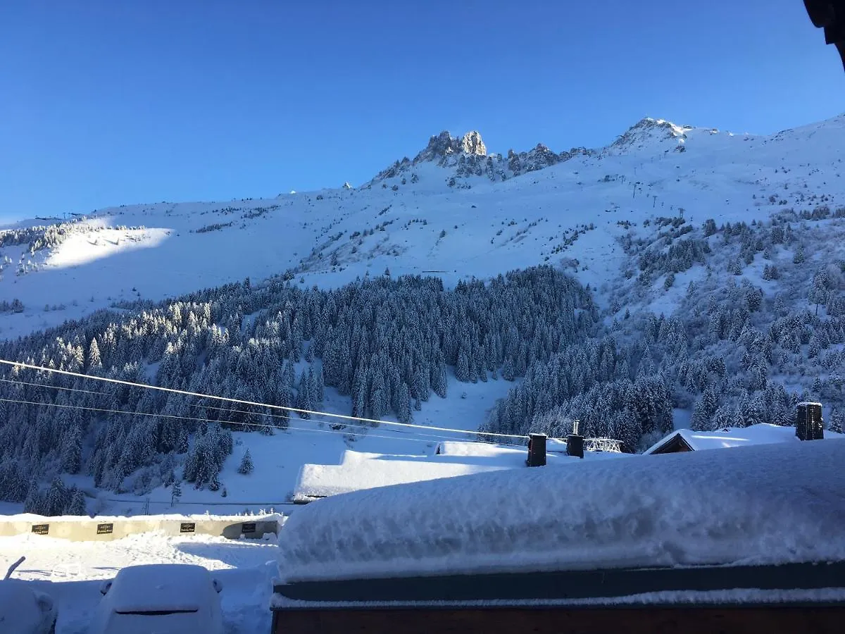 Mont Vallon Lodge: Ski-in/Ski-out Comfort near Méribel Center France