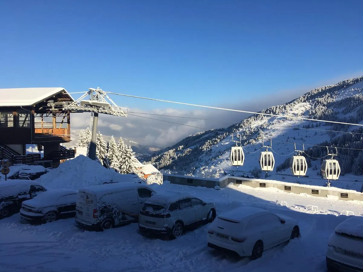 Mont Vallon Lodge: Ski-in/Ski-out Comfort near Méribel Center 0*, Meribel France